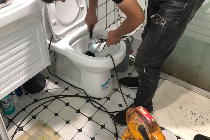 七坊镇疏通下水道