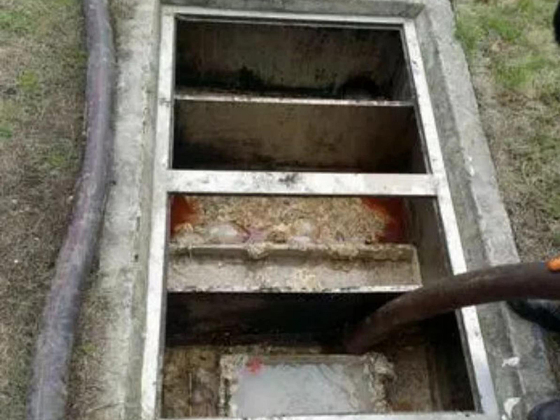 七坊镇隔油池清理