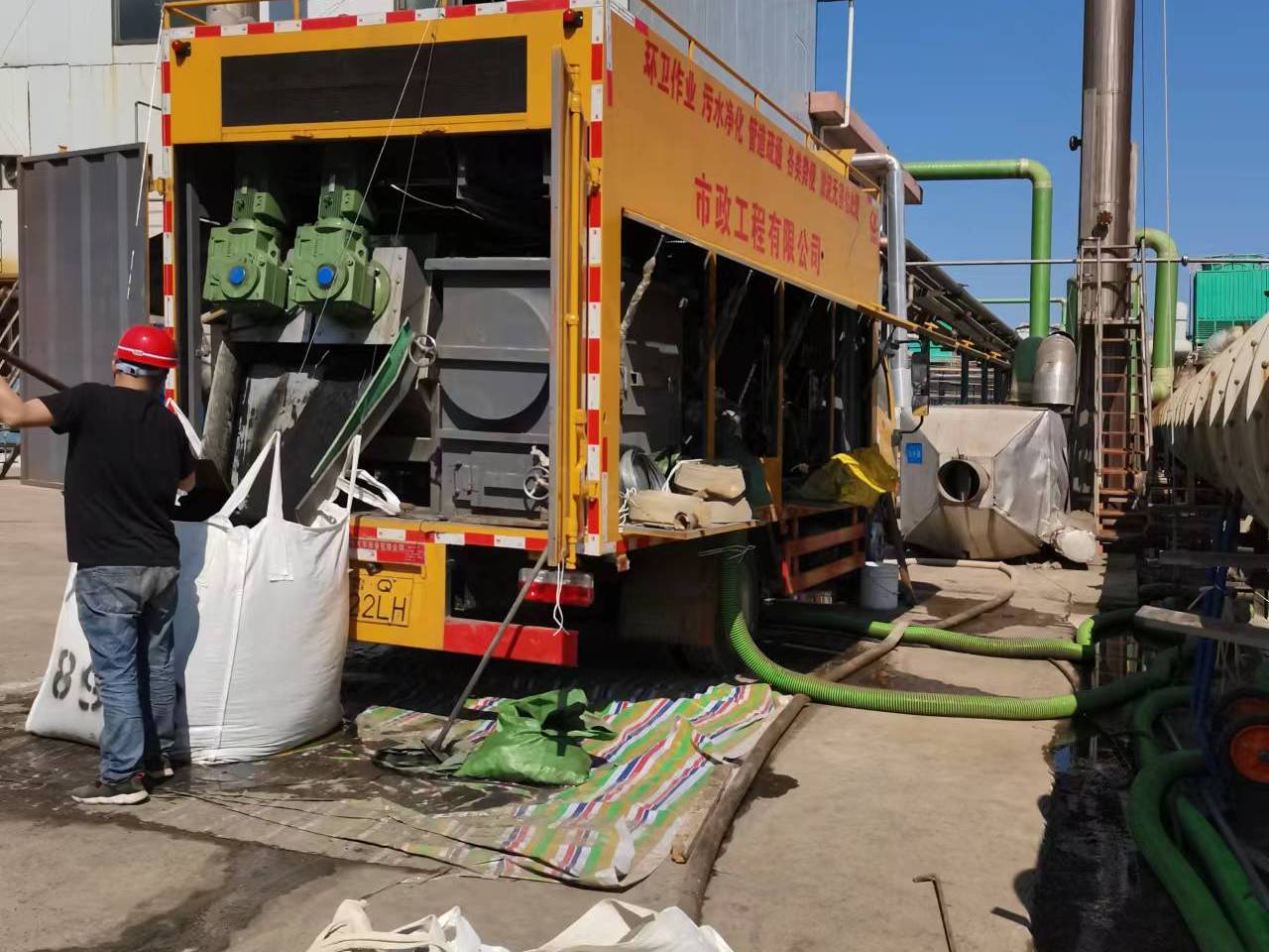 七坊镇淤泥压干处理